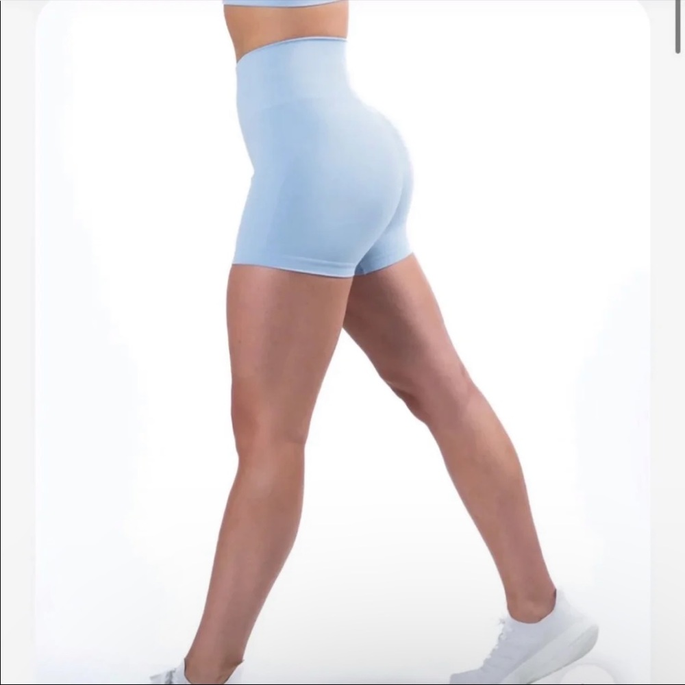 Alphalete amplify shorts - ice blue